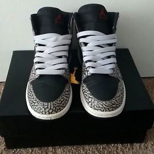 Jordan 1 Gray & Black Elephant Print  Big Boy Size 6Y = 7.5 in Women